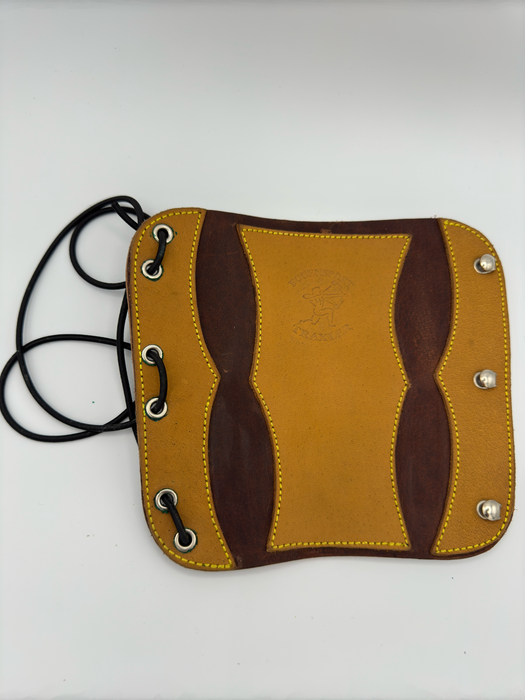 AAG-029 TRADITIONAL ARMGUARD