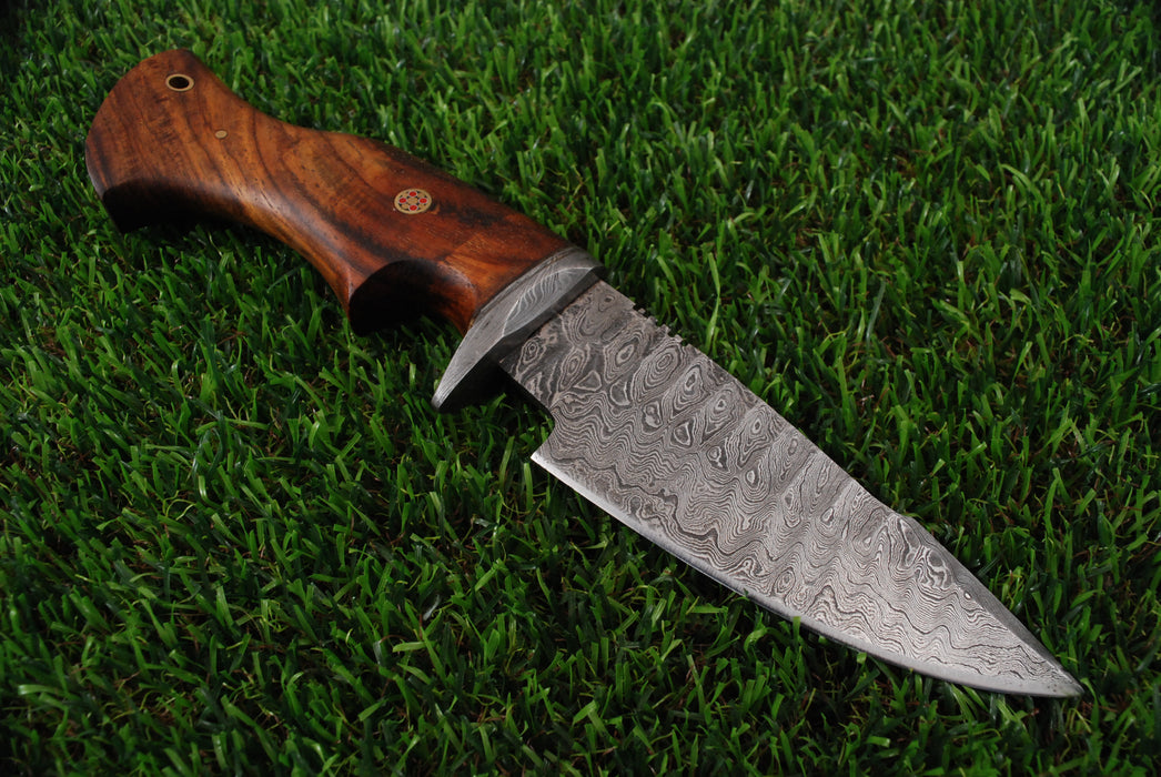 Handcrafted Damascus Fixed Blade Hunting Knife with Walnut Handle AW-96